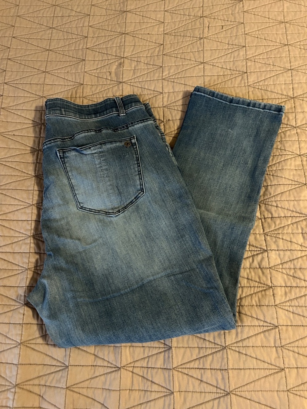 Democracy Womens Straight Jeans in Light Blue Wash